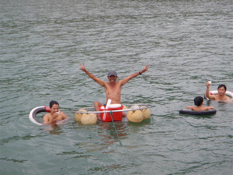 Mr. Ba, and the swim up bar!