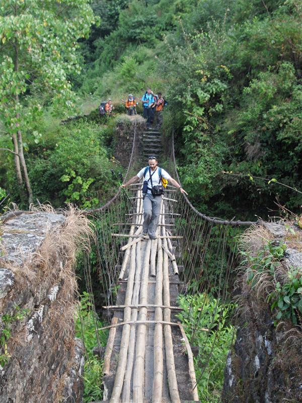 Jose: en otro de los puentes colgantes / in other of the hanging bridges